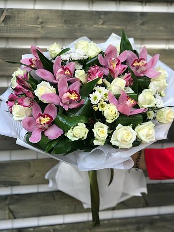 Букет цветов из: Розы и Хризантемы в Умёте