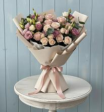 Букет цветов из:  Розы и Лизиантусы в Умёте