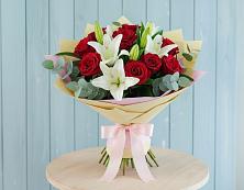 Букет цветов из:  Лилии и Розы в Умёте