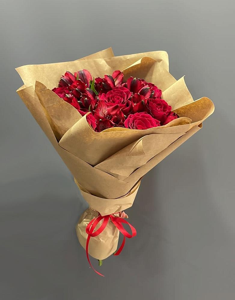 Букет цветов из: Альстромерии и Розы в Умёте