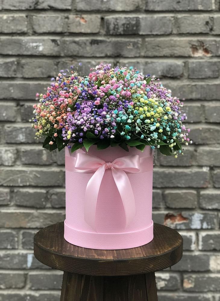 Цветочная композиция из Гипсофила и Розы в шляпной коробке в Умёте