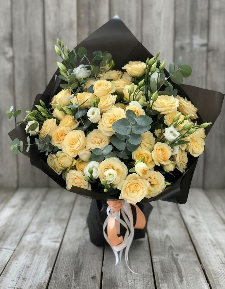 Букет цветов из: Розы и Лизиантусы в Умёте