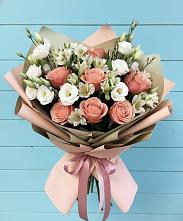 Букет цветов из:  Розы, Альстромерии и Лизиантусы в Умёте