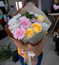 Букет цветов из:  Герберы, Розы и Хризантемы в Умёте