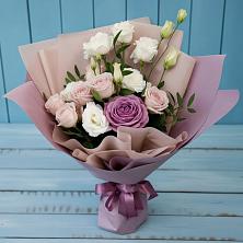 Букет цветов из:  Розы и Лизиантусы в Умёте