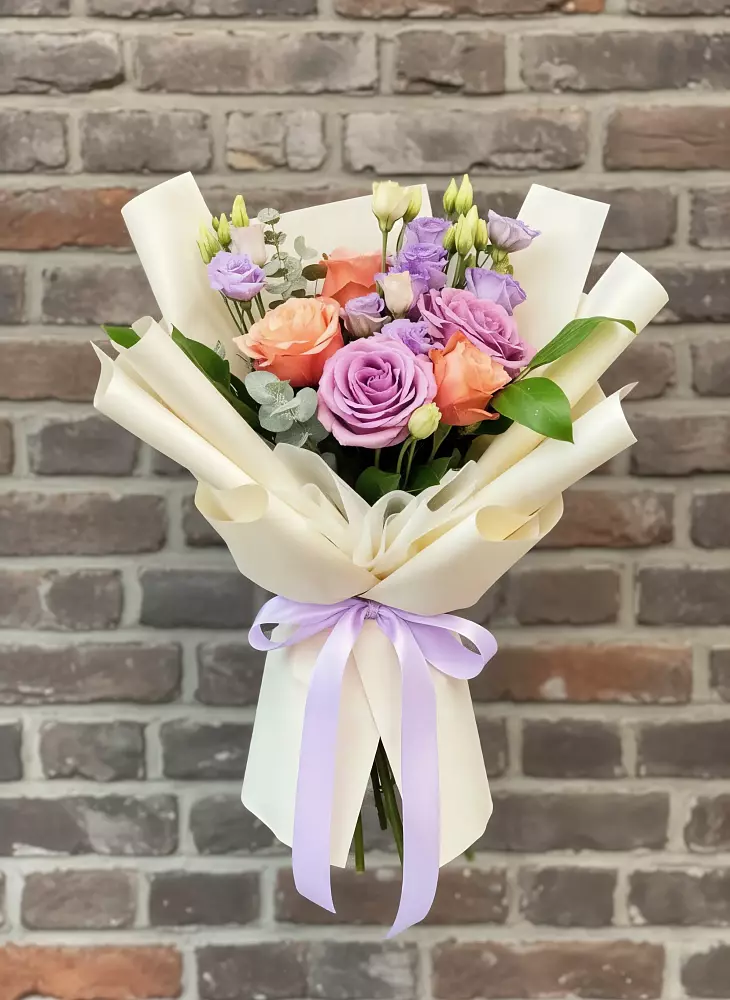 Букет цветов из: Лизиантусы и Розы в Умёте