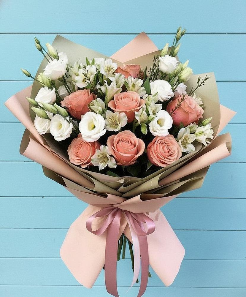 Букет цветов из: Розы, Альстромерии и Лизиантусы в Умёте