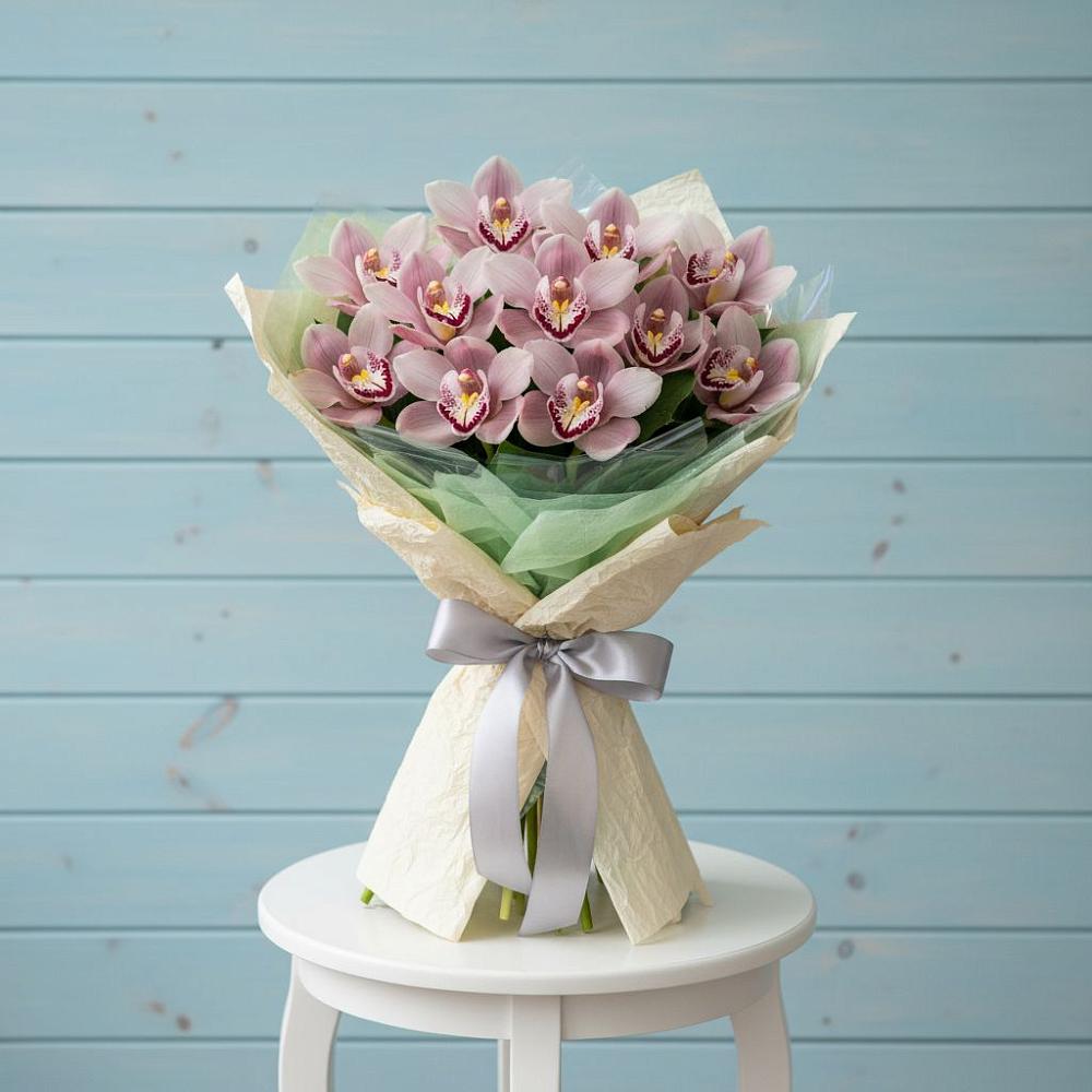 Букет цветов из: Орхидеи и Розы в Умёте