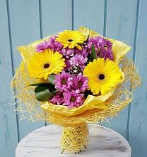 Букет цветов из:  Хризантемы и Герберы в Умёте
