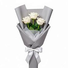Букет 3 белые розы в Умёте