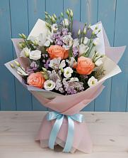 Букет цветов из:  Лизиантусы, Розы, Альстромерии и Гипсофила в Умёте