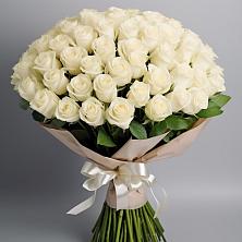 Букет 101 беля роза Белоснежка в Умёте
