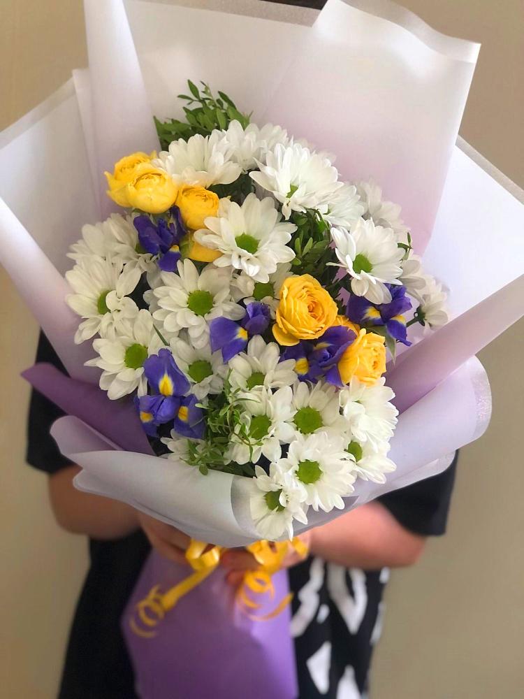 Букет цветов из: Ирисы, Хризантемы и Розы в Умёте