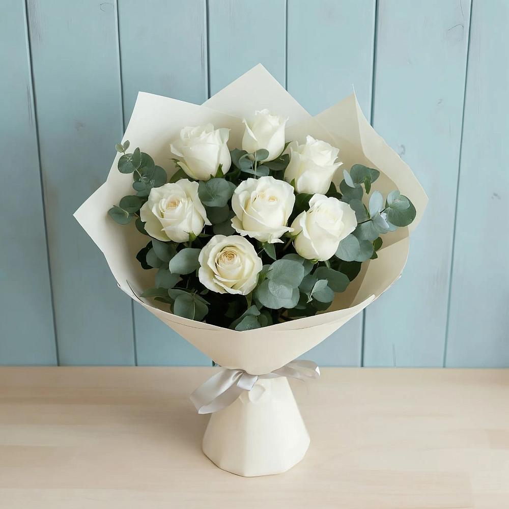 Букет Белые розы в Эвкалипте в Умёте