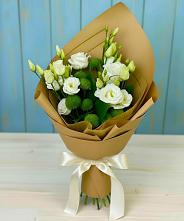 Букет цветов из:  Хризантемы и Лизиантусы в Умёте