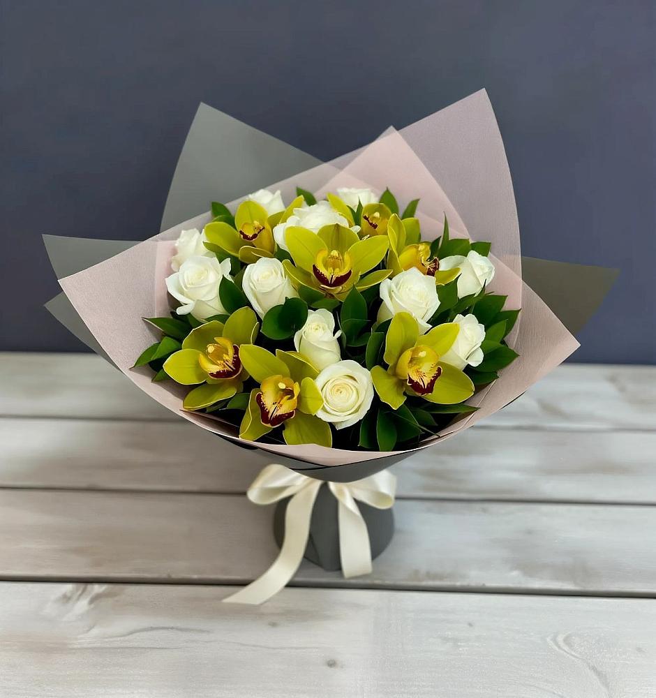 Букет цветов из: Орхидеи и Розы в Умёте