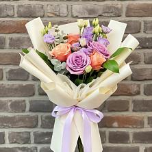 Букет цветов из:  Лизиантусы и Розы в Умёте