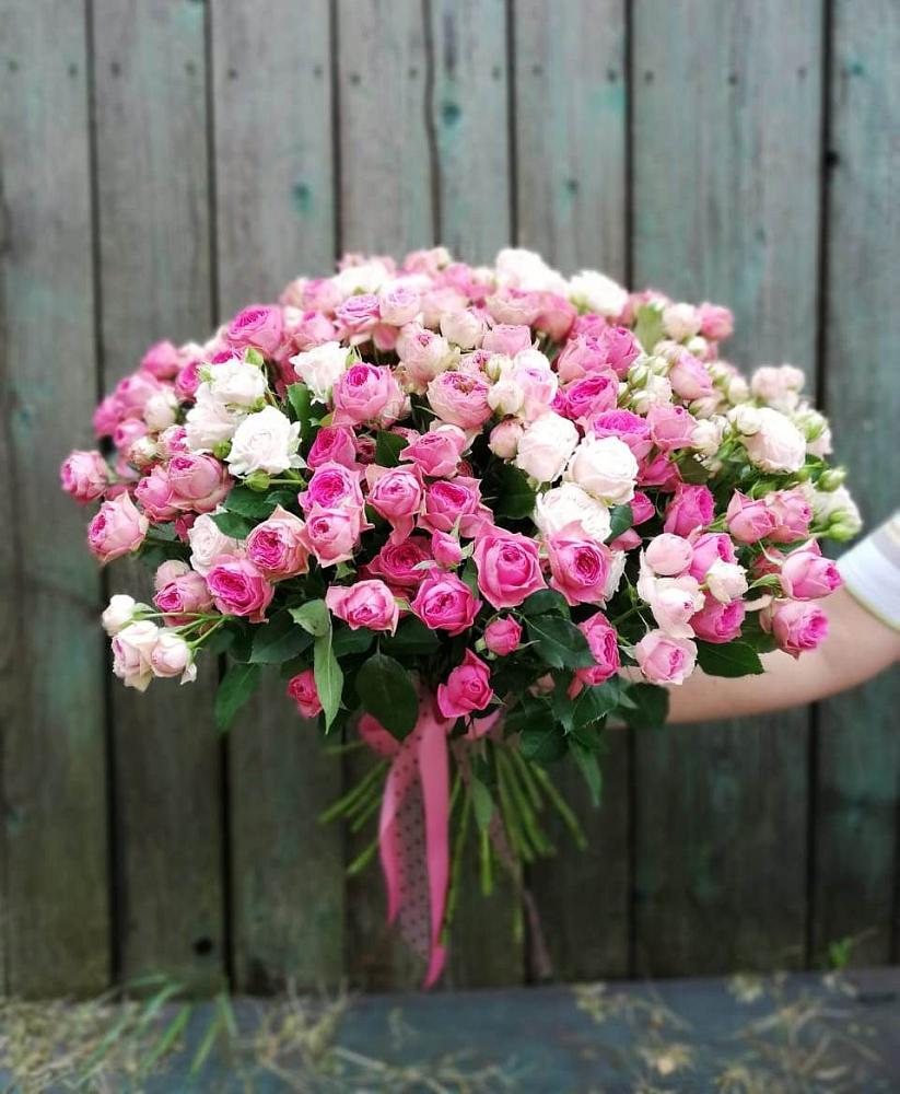 Букет Розовые кустовые розы Натали и Лав Лидия в Умёте