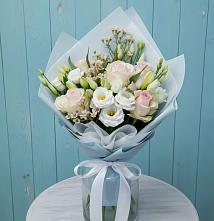 Букет цветов из:  Розы и Лизиантусы в Умёте