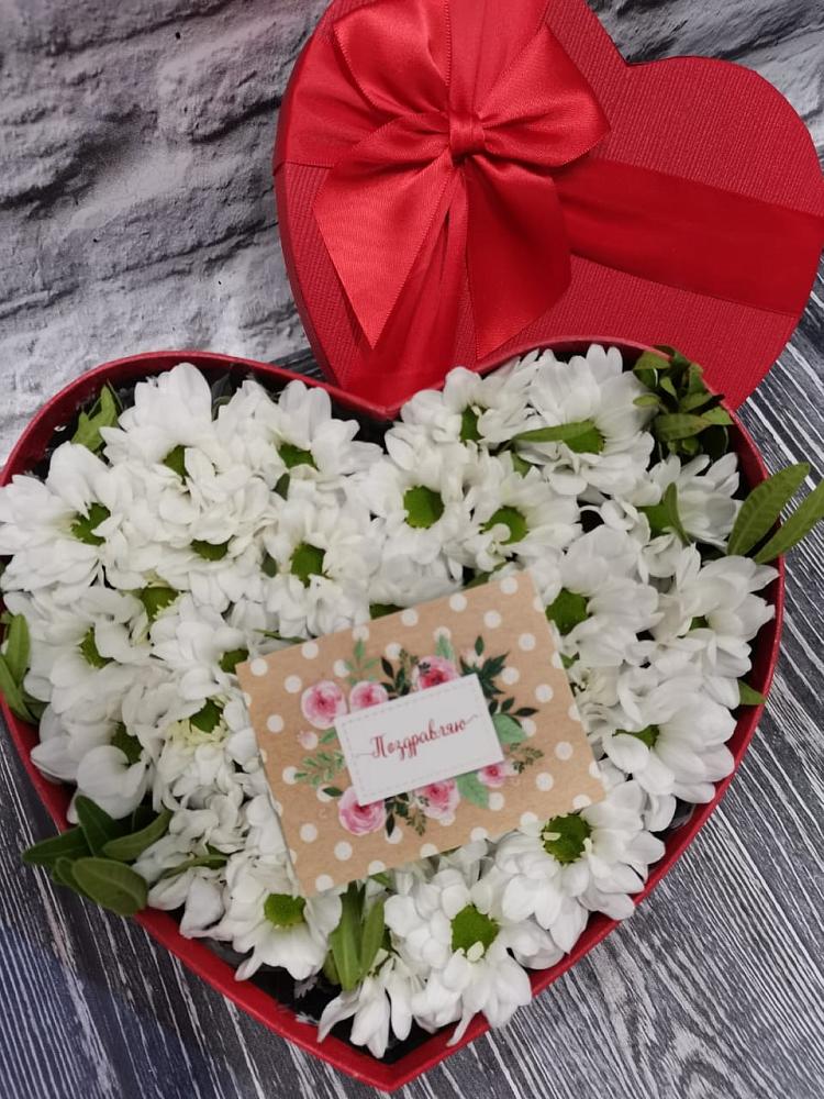 Цветочная композиция из Хризантемы в виде сердца в Умёте