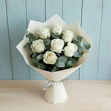 Букет Белые розы в Эвкалипте в Умёте