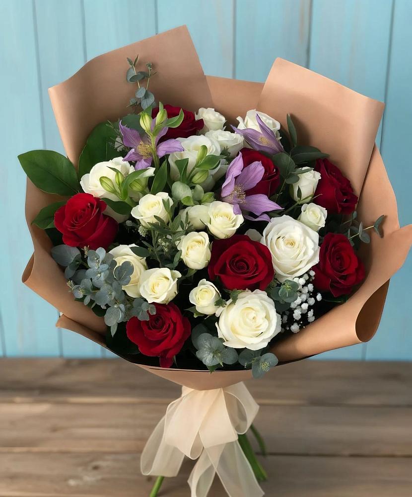 Букет цветов из: Розы и Альстромерии в Умёте