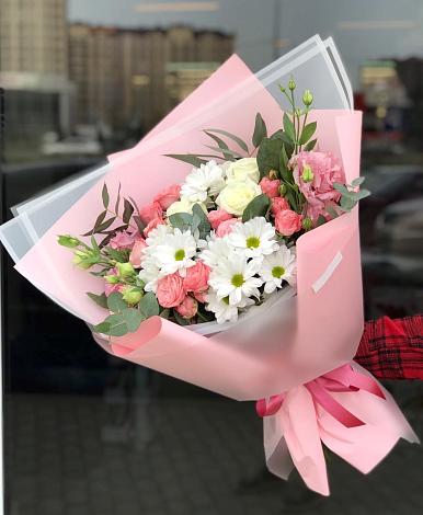 Букет цветов из: Розы, Лизиантусы и Хризантемы в Умёте