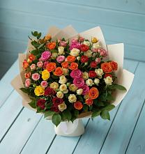 Букет Микс из разноцветных кустовых роз в Умёте