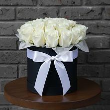 Цветочная композиция из Розы в шляпной коробке в Умёте